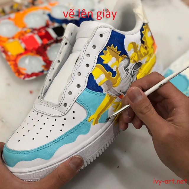 Màu acrylic vẽ lên giày